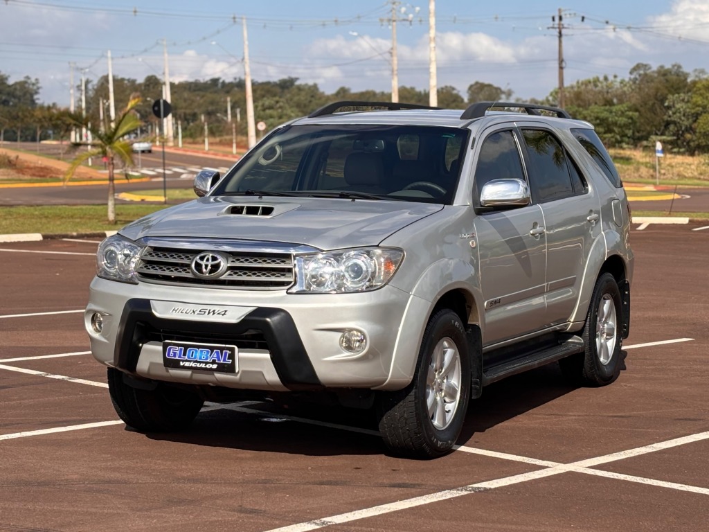 Toyota SW4 Srv 4X4 3.0 Turbo Automático - foto 2