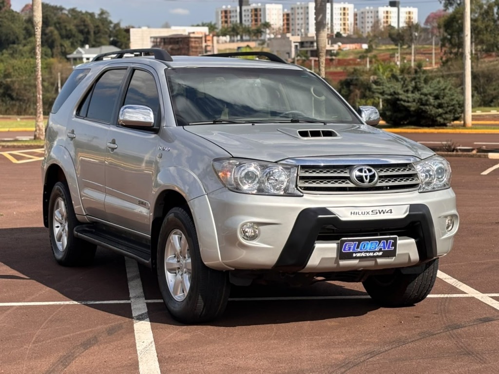 Toyota SW4 Srv 4X4 3.0 Turbo Automático - foto 13