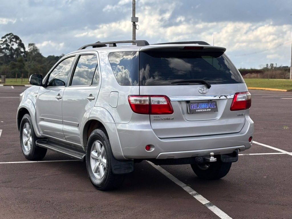 Toyota SW4 Srv 4X4 3.0 Turbo Automático - foto 12