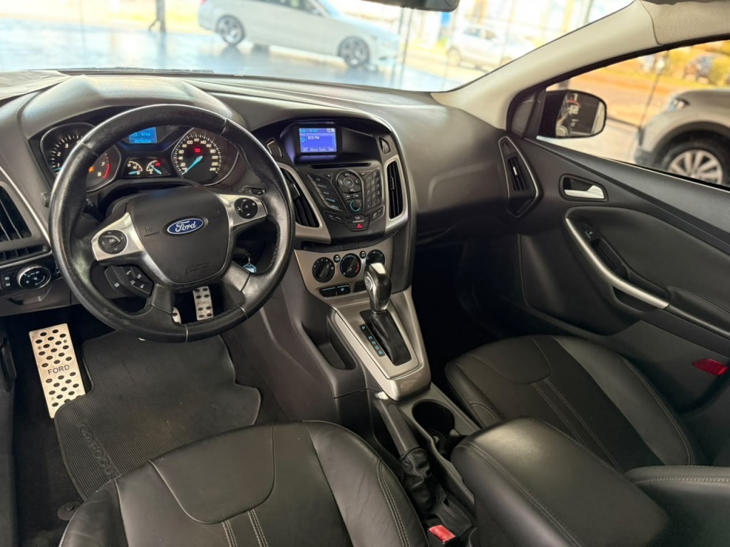 Ford Focus Hatch Se 2.0 16V Powershift - foto 14