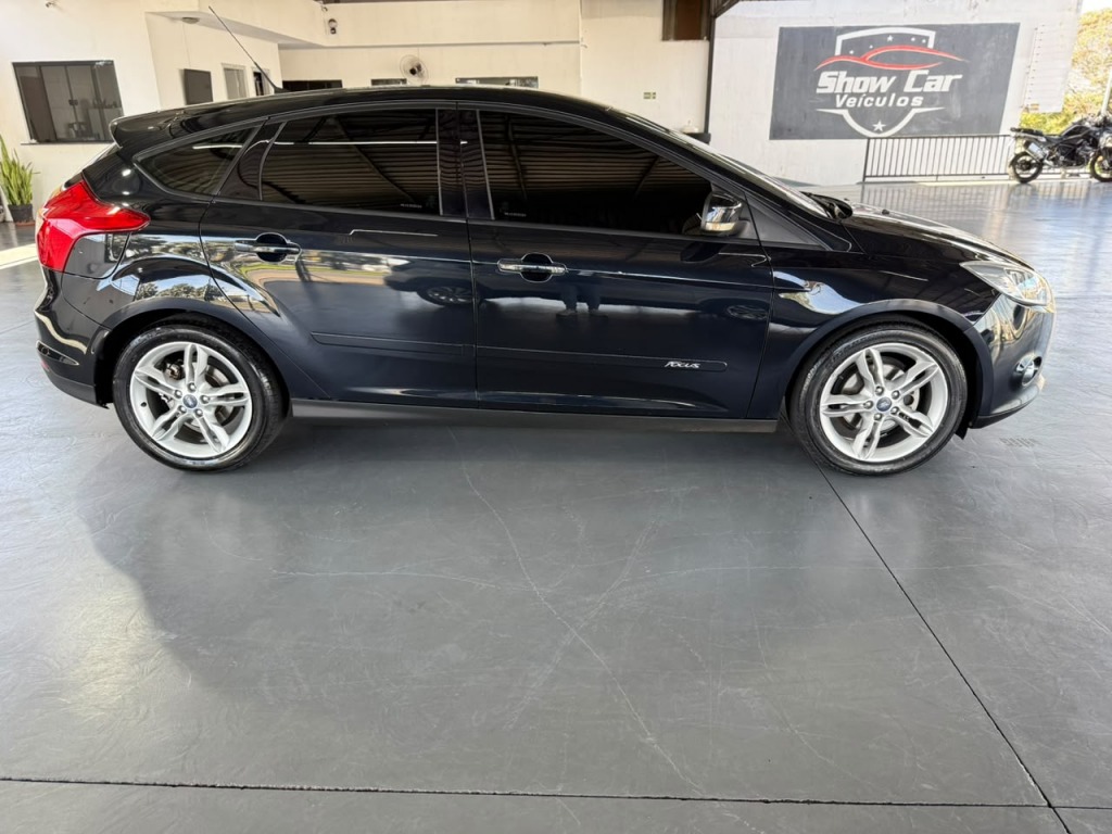 Ford Focus Hatch Se 2.0 16V Powershift - foto 4
