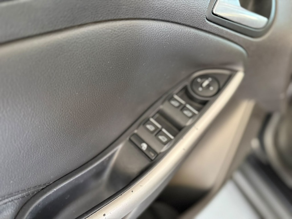 Ford Focus Hatch Se 2.0 16V Powershift - foto 12