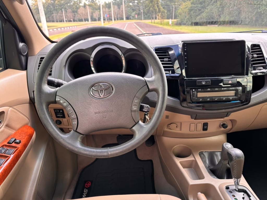 Toyota SW4 Srv 4X4 3.0 Turbo Automático - foto 10