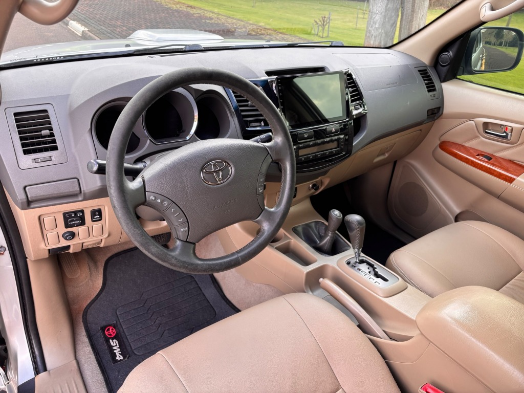 Toyota SW4 Srv 4X4 3.0 Turbo Automático - foto 7