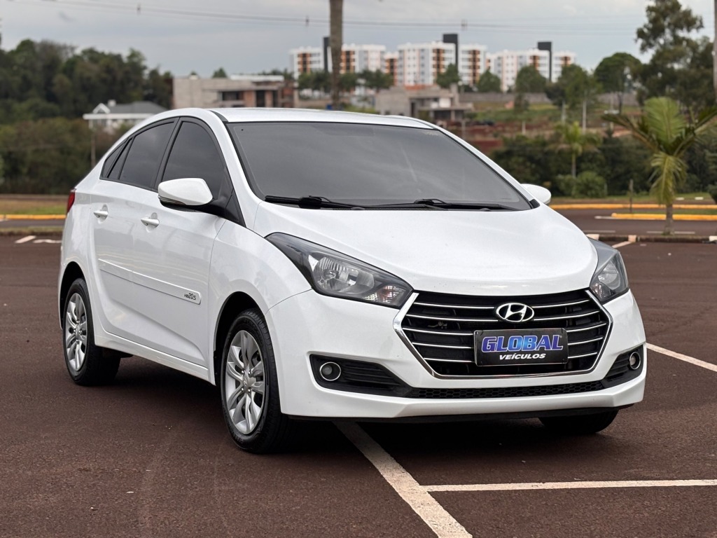 Hyundai HB20S 1.6 Comfort Plus Bluemedia Automático - foto 2